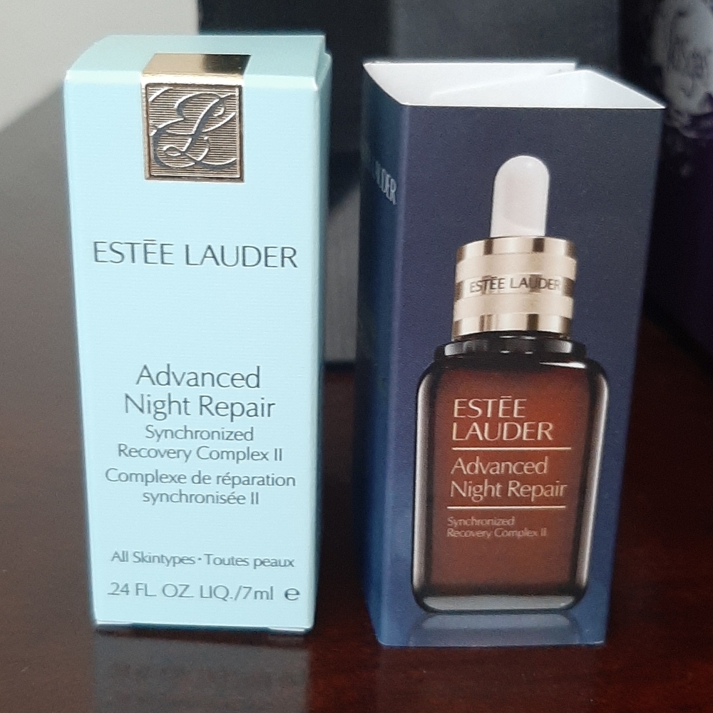 Nwt Estee Lauder Advanced Night Repair mini.
